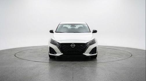 Glacier White 2025 Nissan Altima SV FWD