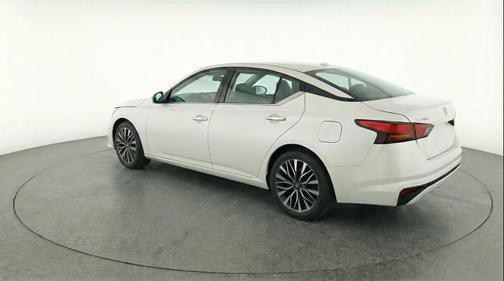 Glacier White 2025 Nissan Altima SV FWD