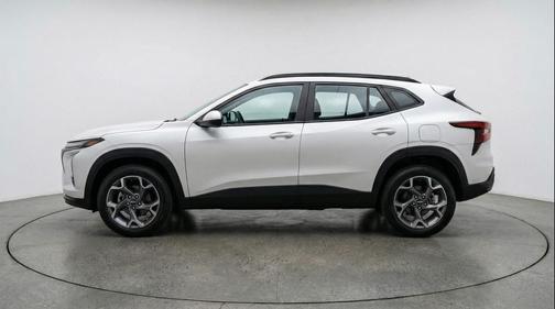 Summit White 2025 Chevrolet Trax LT