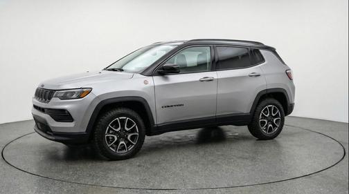 Silver Zynith Metallic Clearcoat 2025 Jeep Compass Trailhawk