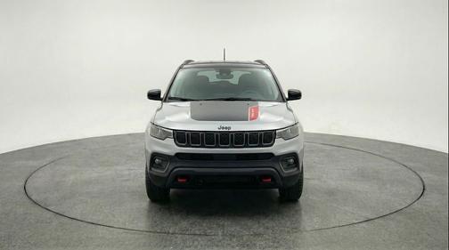 Silver Zynith Metallic Clearcoat 2025 Jeep Compass Trailhawk