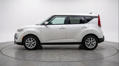 Snow White Pearl 2025 Kia Soul LX