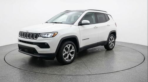 Bright White Clearcoat 2025 Jeep Compass Latitude
