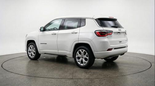 Bright White Clearcoat 2025 Jeep Compass Latitude