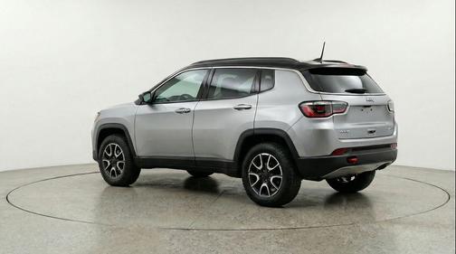 Silver Zynith Metallic Clearcoat 2025 Jeep Compass Trailhawk