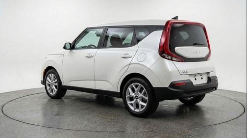 Snow White Pearl 2025 Kia Soul LX