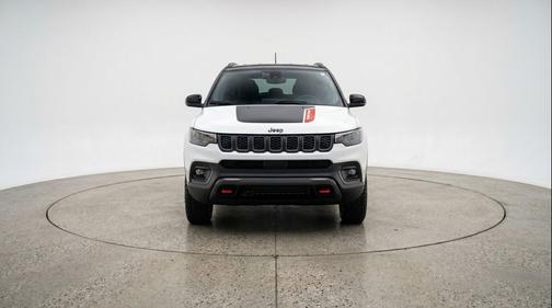 Bright White Clearcoat 2025 Jeep Compass Trailhawk