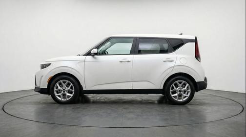 Snow White Pearl 2025 Kia Soul LX