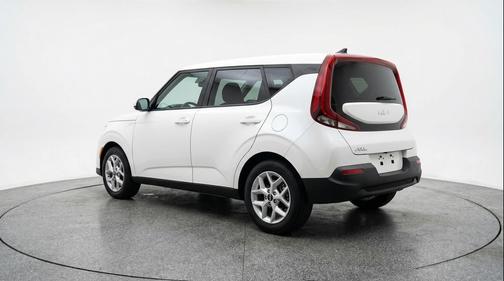Snow White Pearl 2025 Kia Soul LX