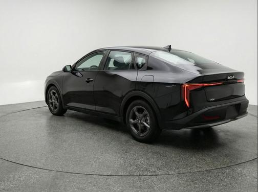 Aurora Black Pearl 2025 Kia K4 LXS