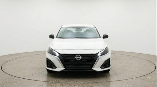 Glacier White 2025 Nissan Altima SV FWD