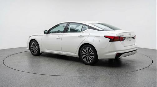 Glacier White 2025 Nissan Altima SV FWD