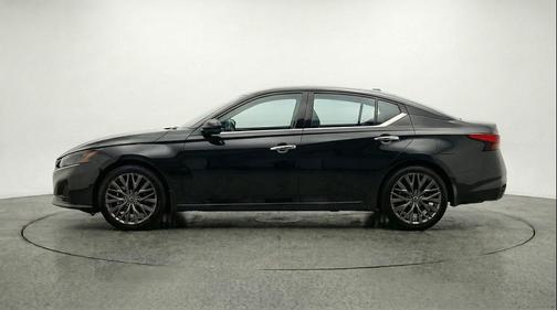 Super Black 2025 Nissan Altima SV FWD