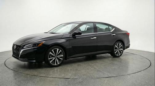 Super Black 2025 Nissan Altima SV FWD