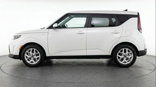 Snow White Pearl 2025 Kia Soul LX