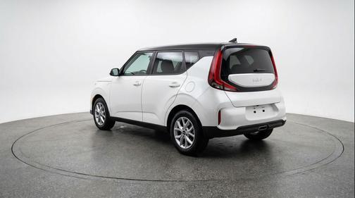 Snow White Pearl 2025 Kia Soul LX