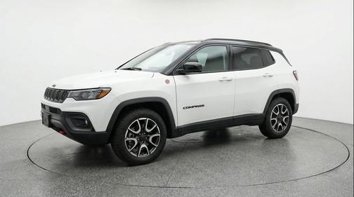 Bright White Clearcoat 2025 Jeep Compass Trailhawk