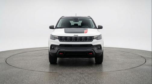 Bright White Clearcoat 2025 Jeep Compass Trailhawk