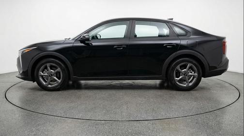 Aurora Black Pearl 2025 Kia K4 LXS
