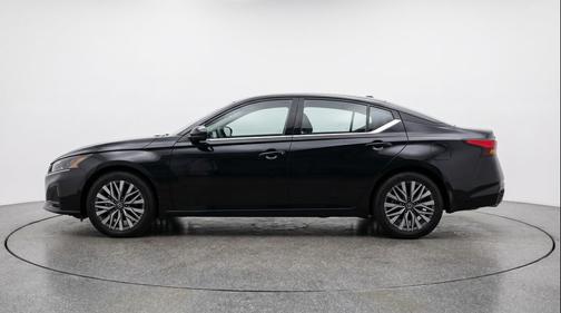 Super Black 2025 Nissan Altima SV FWD