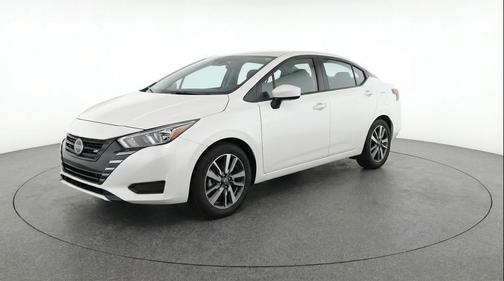 Aspen White Tricoat 2025 Nissan Versa 1.6 SV