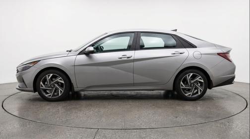 Fluid Metal 2025 Hyundai ELANTRA SEL