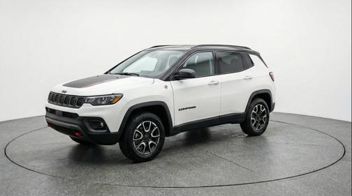 Bright White Clearcoat 2025 Jeep Compass Trailhawk