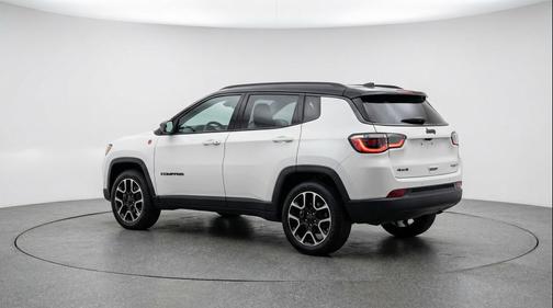 Bright White Clearcoat 2025 Jeep Compass Trailhawk