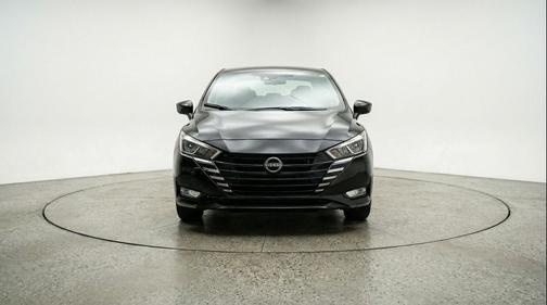 Super Black 2025 Nissan Versa 1.6 SV
