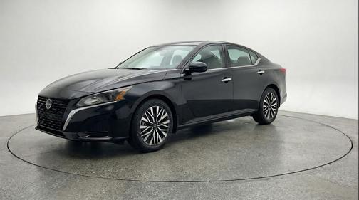 Super Black 2025 Nissan Altima SV FWD