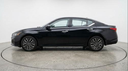 Super Black 2025 Nissan Altima SV FWD