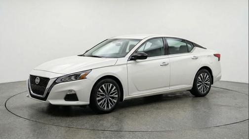 Glacier White 2025 Nissan Altima SV FWD