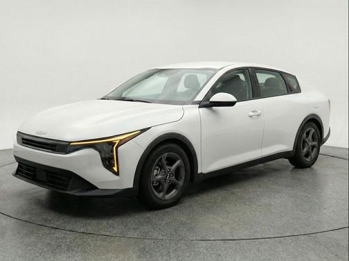 Snow White Pearl 2025 Kia K4 LXS