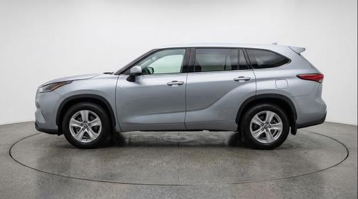 Celestial Silver Metallic 2025 Toyota Highlander LE