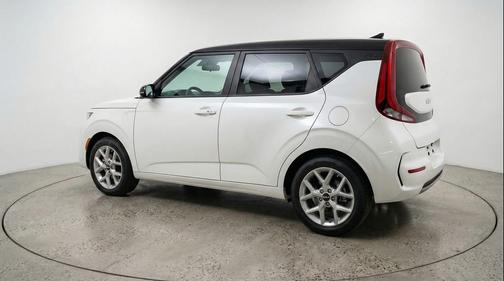 Snow White Pearl 2025 Kia Soul LX