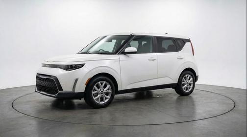 Snow White Pearl 2025 Kia Soul LX