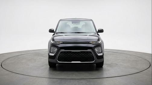Fusion Black 2025 Kia Soul LX