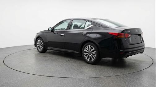 Super Black 2025 Nissan Altima SV FWD