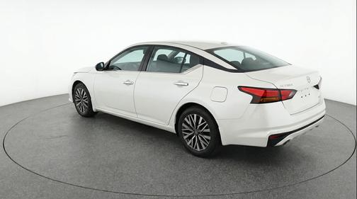 Glacier White 2025 Nissan Altima SV FWD
