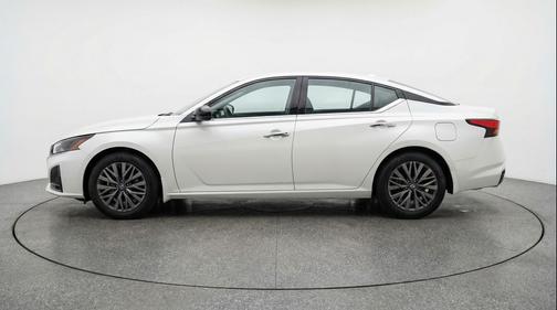 Glacier White 2025 Nissan Altima SV FWD