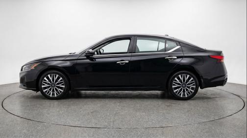 Super Black 2025 Nissan Altima SV FWD