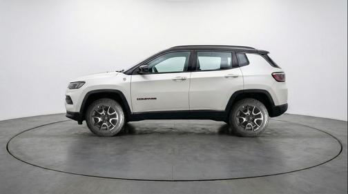 Bright White Clearcoat 2025 Jeep Compass Trailhawk