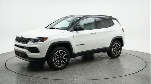 Bright White Clearcoat 2025 Jeep Compass Trailhawk