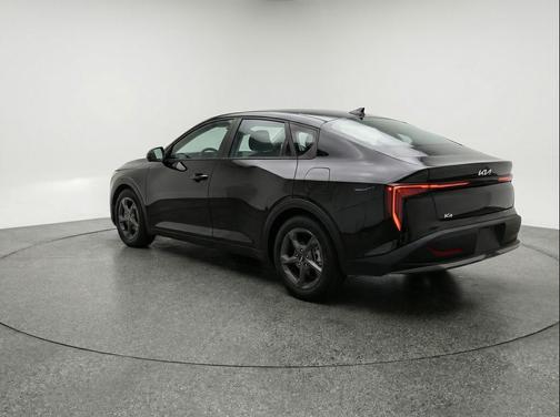 Aurora Black Pearl 2025 Kia K4 LXS