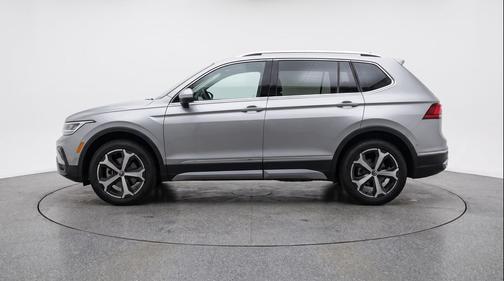 Platinum Gray Metallic 2026 Volkswagen Tiguan 2.0T SE