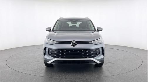 Platinum Gray Metallic 2026 Volkswagen Tiguan 2.0T SE