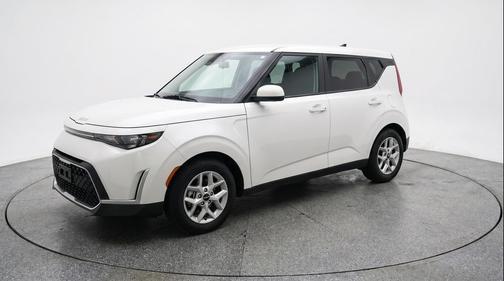 Snow White Pearl 2025 Kia Soul LX