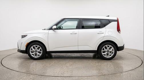 Snow White Pearl 2025 Kia Soul LX