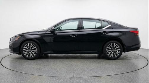 Super Black 2025 Nissan Altima SV FWD