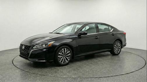 Super Black 2025 Nissan Altima SV FWD